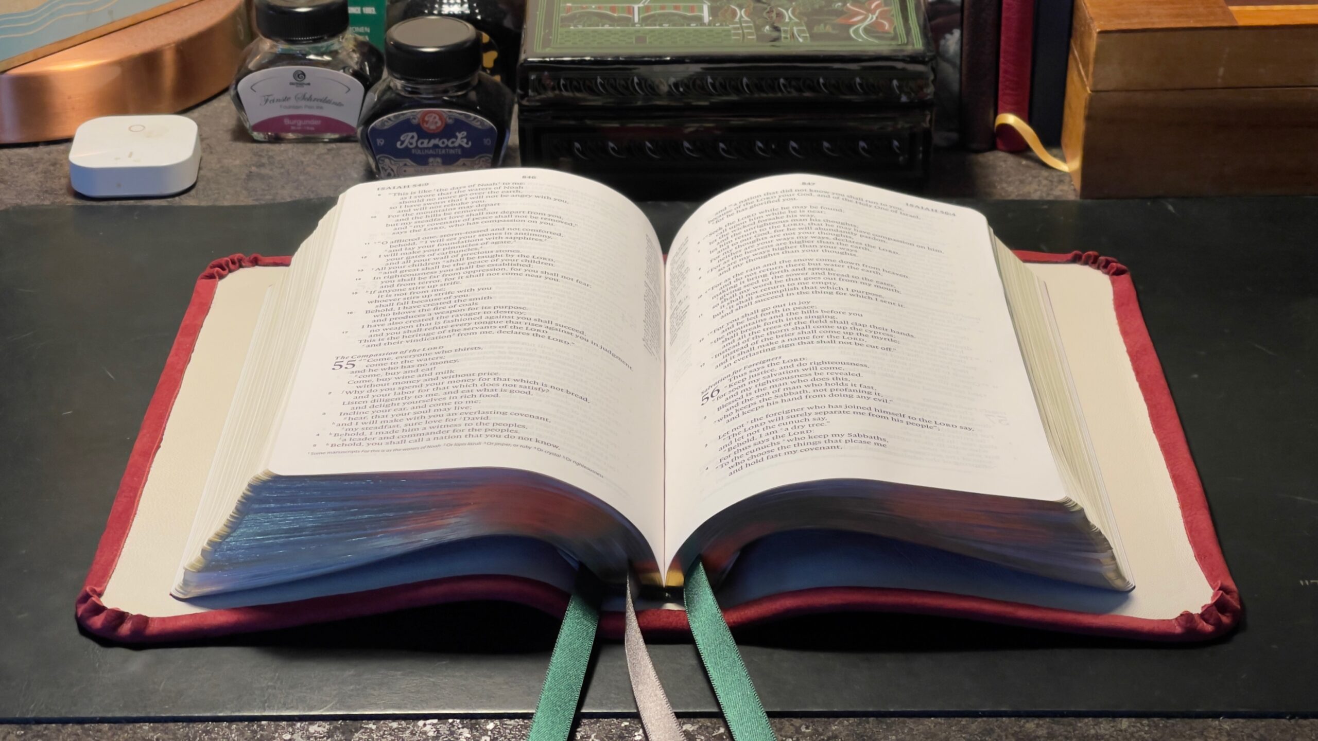 Click on the image to view more photos of this Bible.